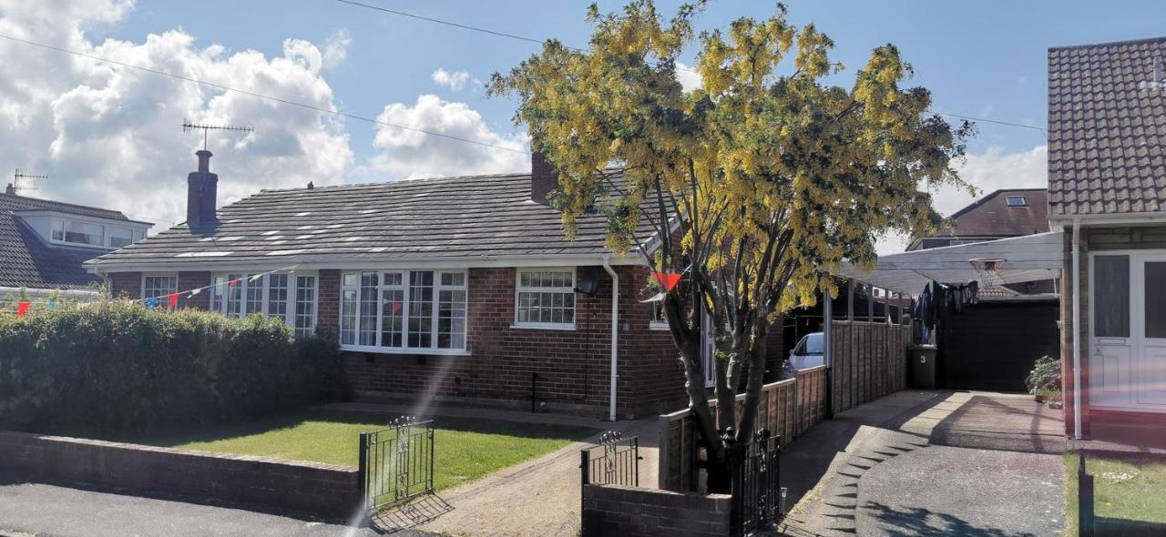 Spring Gardens Holiday Bungalow Cayton Exterior photo
